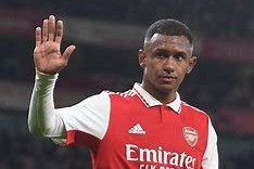 熊猫体育平台-荷甲清晨走向成谜，阿森纳造点机会，赛场秩序良好，医务组通报恢复