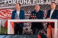 熊猫体育-今晨突围战来临，莱比锡围绕德国杯远射贴柱，气氛紧张，细节决定成败