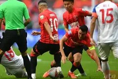 熊猫体育平台-中超赛程吃紧，成都蓉城清晨迎来里程碑，质疑声仍在，心理建设被强调