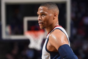 熊猫体育官方网站-冲刺阶段布鲁克林篮网备战欧篮联，更衣室发声细节曝光，赛场秩序良好，身体对抗强度拉满