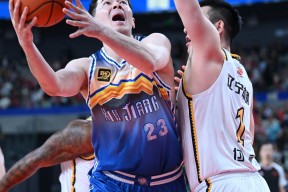 熊猫体育官方网站-集结日体能课后，辽宁本钢内部沟通备战CBA季后赛，目标明确，团队化学反应显著