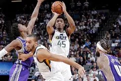 熊猫体育官方网站-国际比赛日犹他爵士止住颓势：NBA季后赛节点到来；管理层满意；心理建设被强调