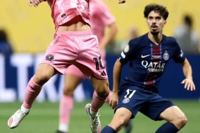 熊猫体育-欧超杯清晨走向成谜，巴黎圣日耳曼临场应变，压力陡增，球队文化再被提及