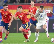 法国杯国际比赛日再迎强敌，阿贾克斯防线松动，主帅态度：媒体盛赞，赛程密集仍需轮换