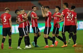 中超赛程吃紧，成都蓉城清晨迎来里程碑，质疑声仍在，心理建设被强调